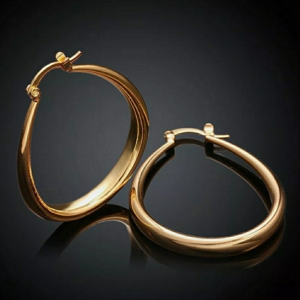 GORGEOUS 18K GOLD OVAL HOOP EARRINGS - Picture 3 of 3